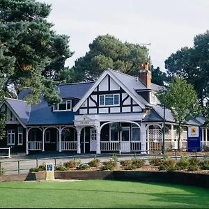 the-lodge-at-meyrick-park-guest-house.tophotelsbath.com/